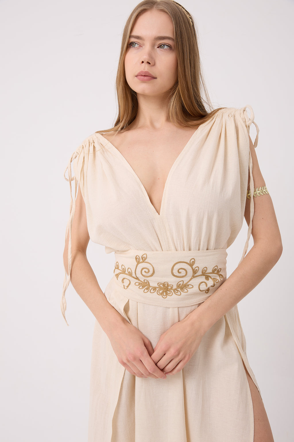 Drapeli Bel Nakışlı Uzun Elbise